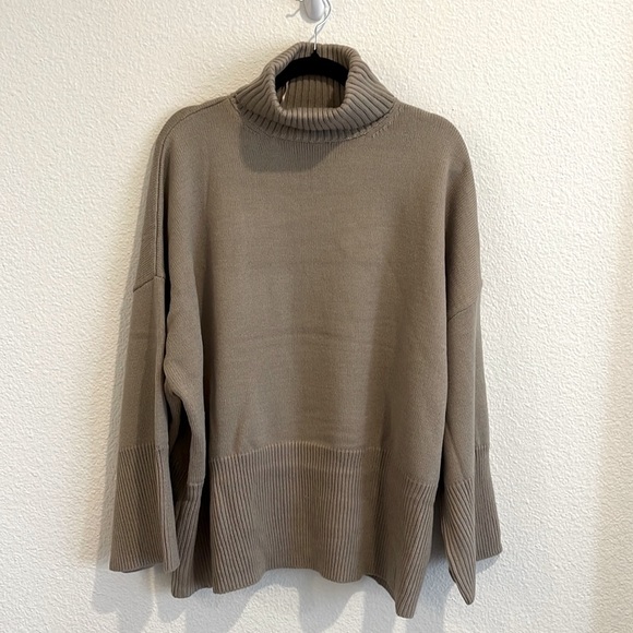 TopShop Women’s Turtleneck Sweater Size 4-6 - Picture 1 of 4
